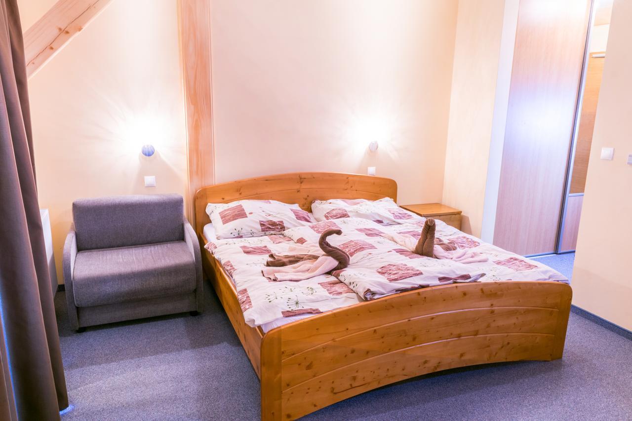 Horsky Hotel Kristina Hrustin 外观 照片